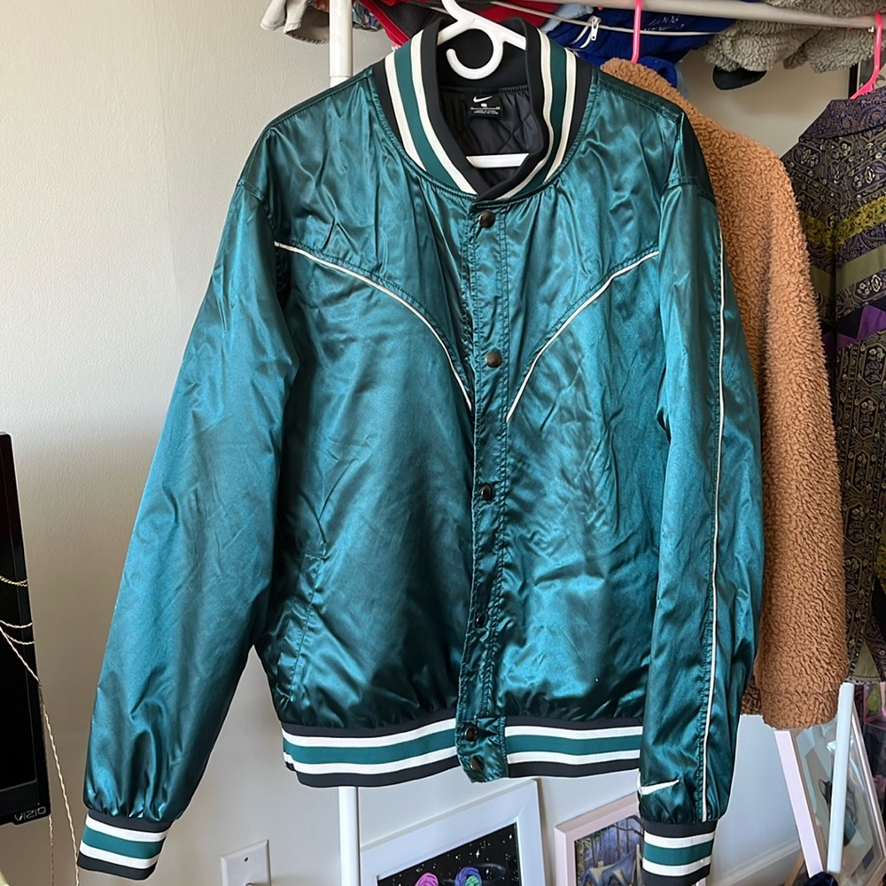 Nike Premium Basketball Jacket in Sample Green